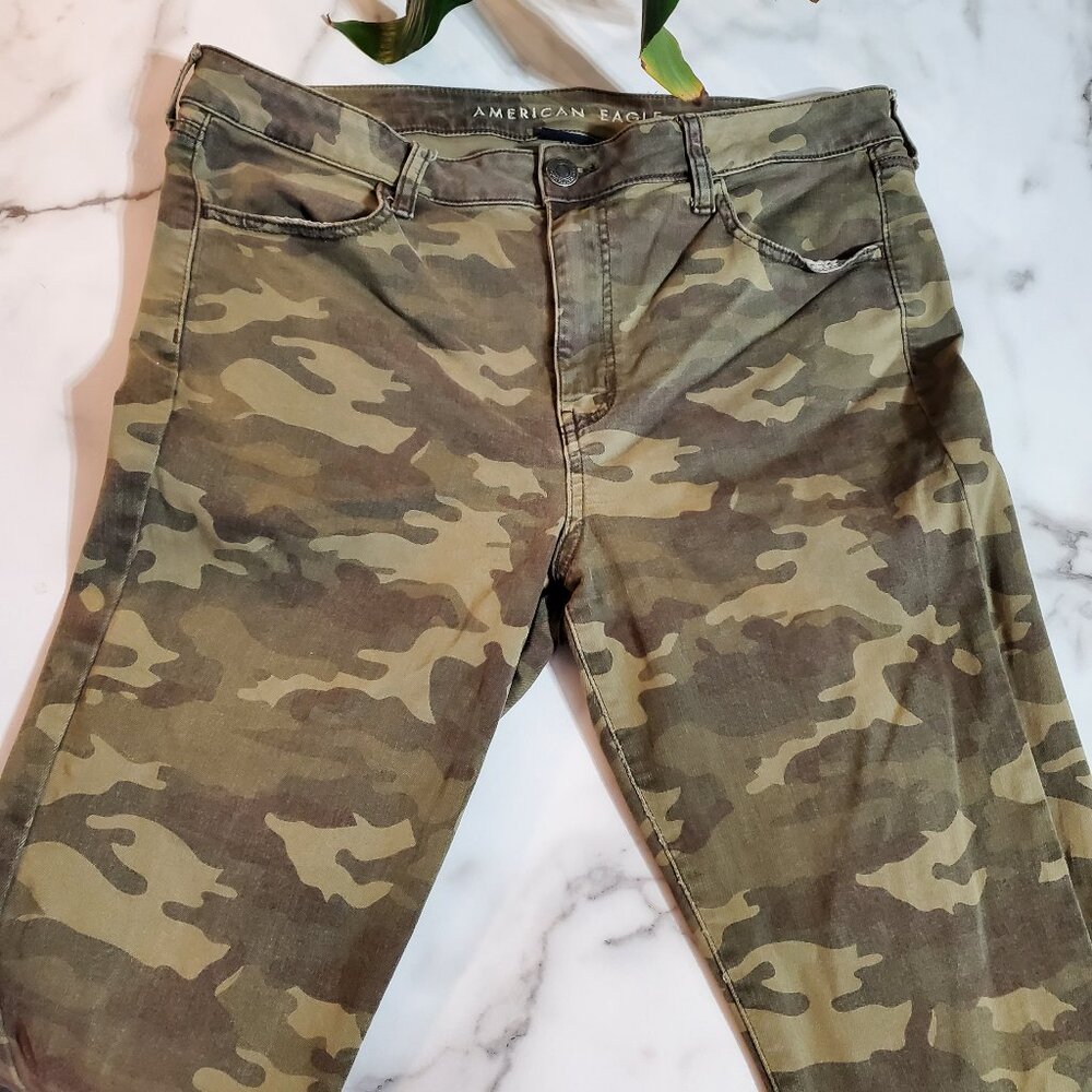 American Eagle Camo Print Hi-Rise Jeggings size 16 Short